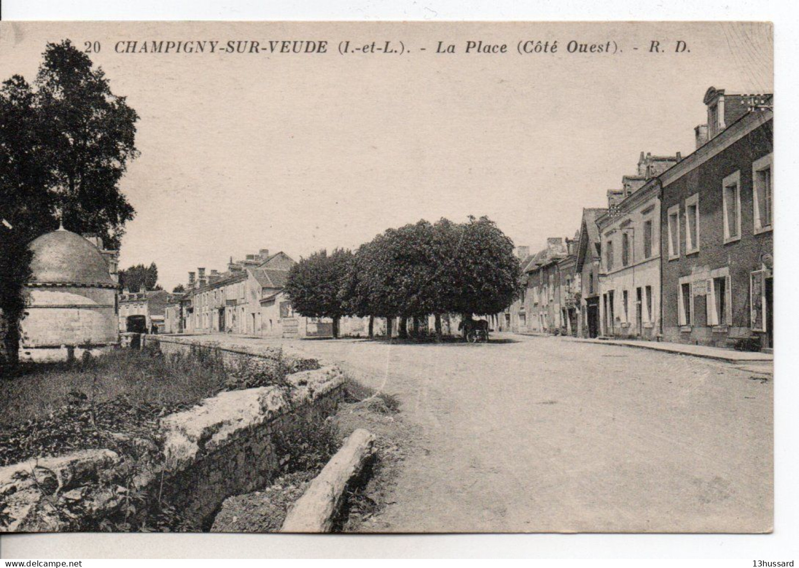 Carte Postale Ancienne Champigny Sur Veude - La Place (Côté Ouest) - Champigny-sur-Veude