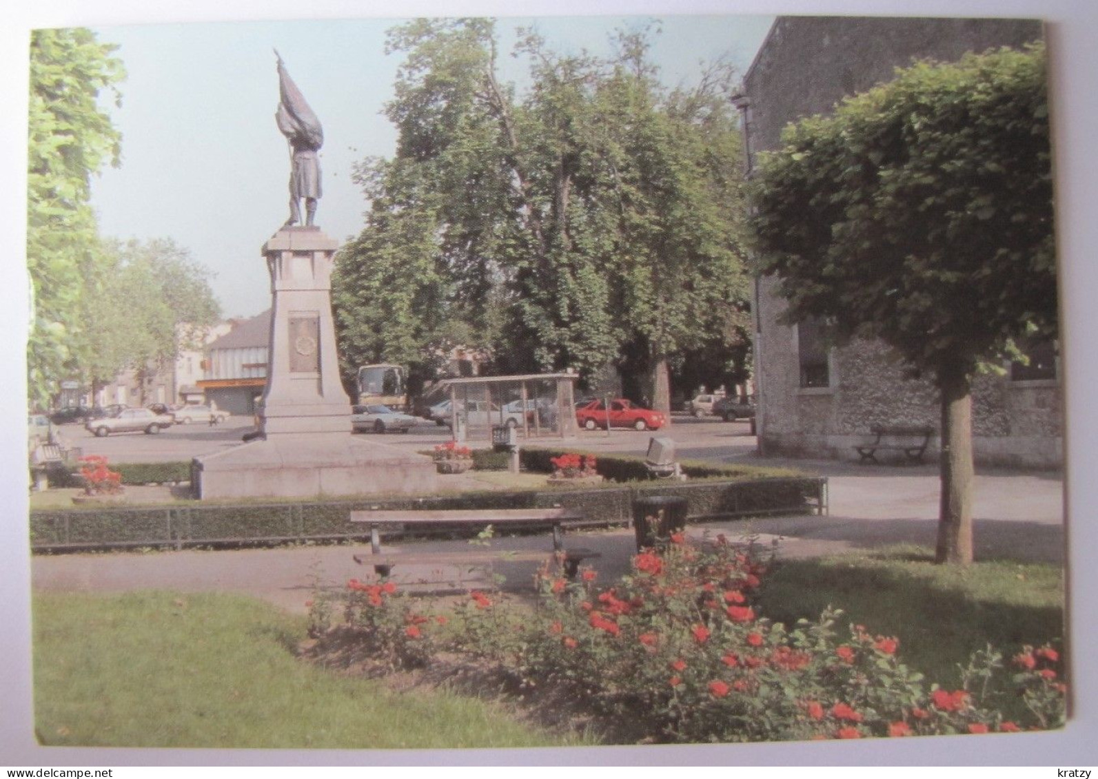 BELGIQUE - NAMUR - COUVIN - La Place Général Piron Depuis Les Allées - Couvin