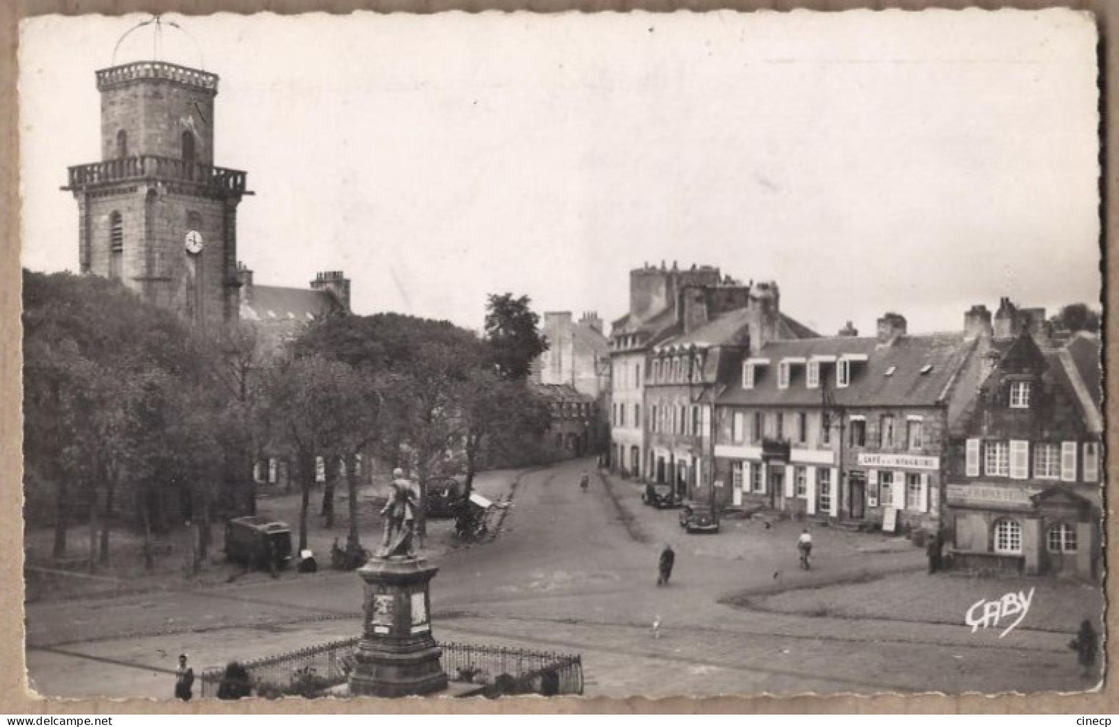 CPSM 29 - LESNEVEN - Place Général Le Flô - TB PLAN CENTRE VILLAGE ANIMATION Automobiles TRACTION AVANT 1956 - Lesneven