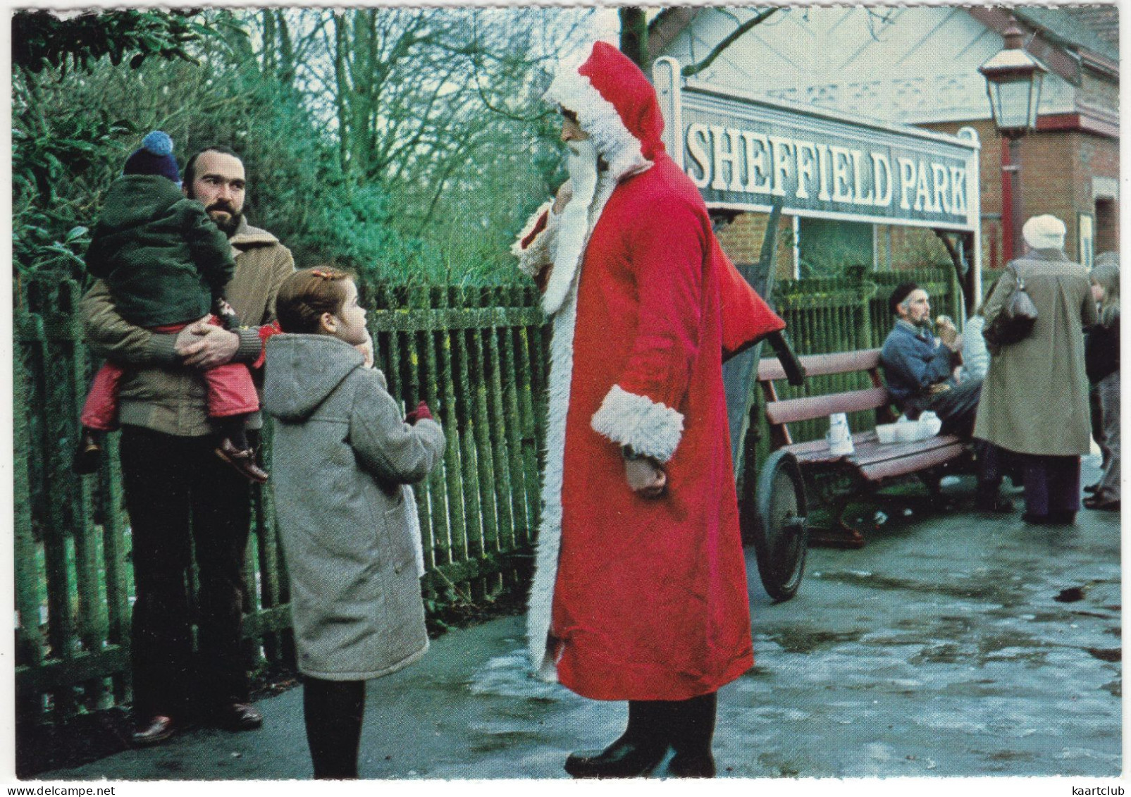 FATHER CHRISTMAS Distributing Presents To Children - Sheffield Park - (U.K.) - Kerstman / Weihnachtsmann / Père Noël - Stazioni Senza Treni