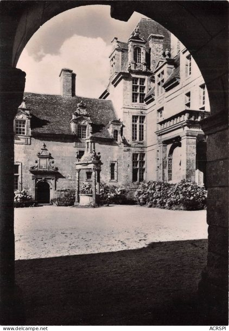SAINT VOUGAY Le Chateau De Kerjean La Cour 16(scan Recto-verso) MA1785 - Saint-Vougay