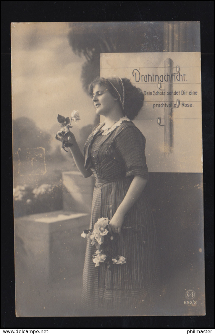 Mode-AK Stehende Frau Mit Rosen - Drahtnachicht, WARNSDORF 25.5.1911 - Moda