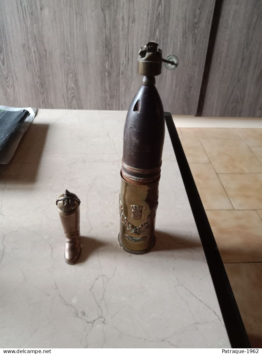 Tres Rare  Briquet De Poilu Allemant Casque A Pointe Et Botte + Lampe Obus - 1914-18