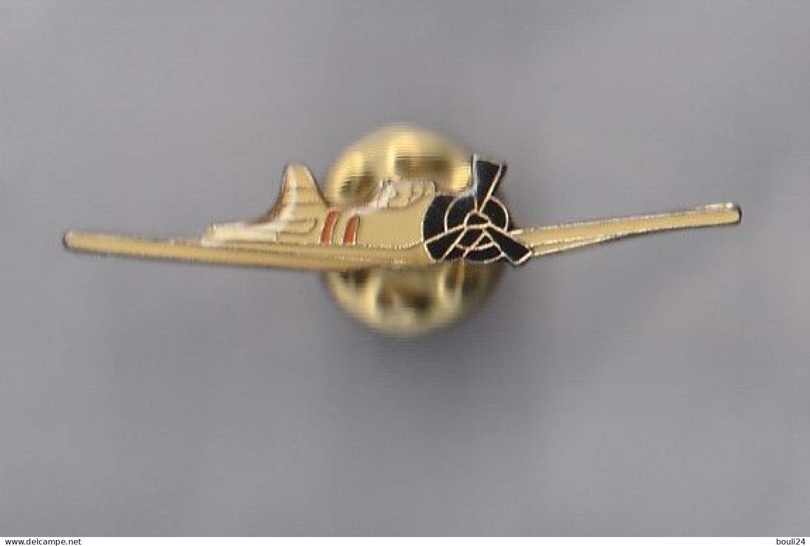 PIN'S THEME AVION  DE CHASSE ARMEE JAPONAISE - Vliegtuigen