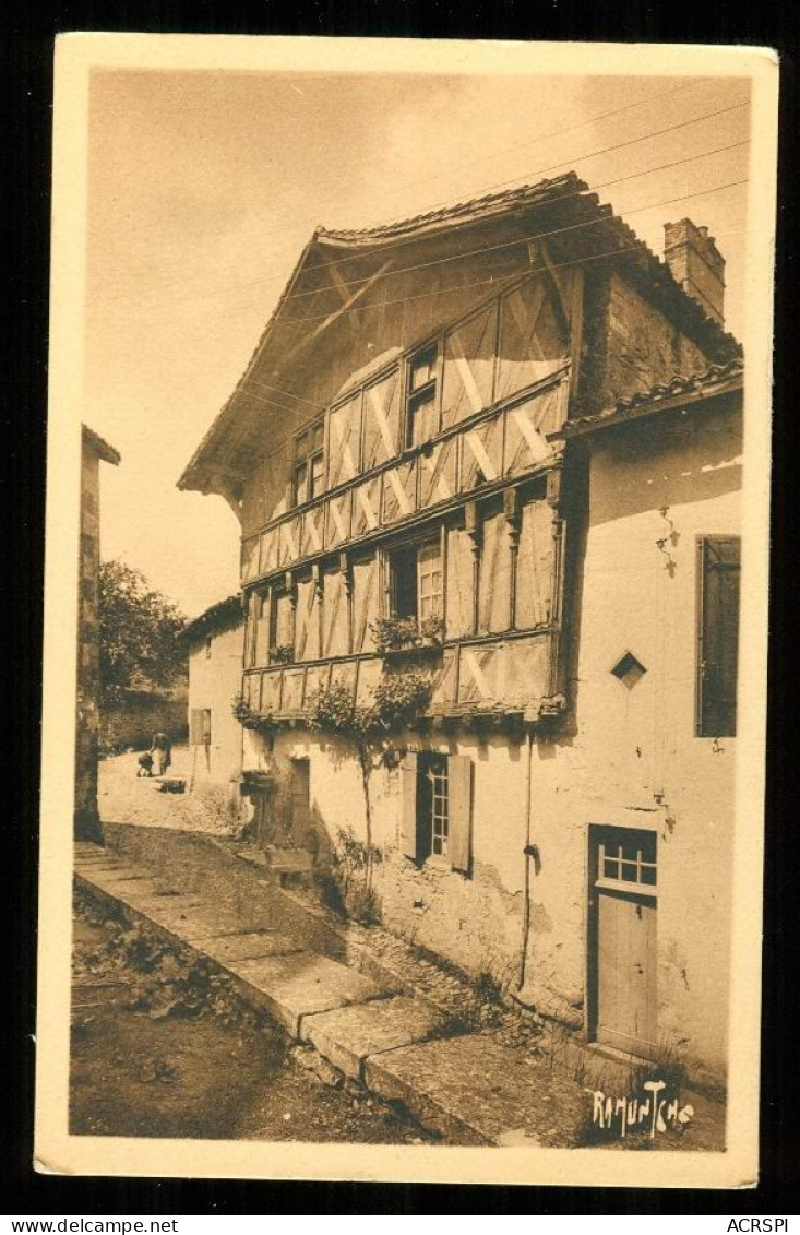 CHARROUX  Une Vielle Maison  édition Bergerin Carte Rare - Charroux