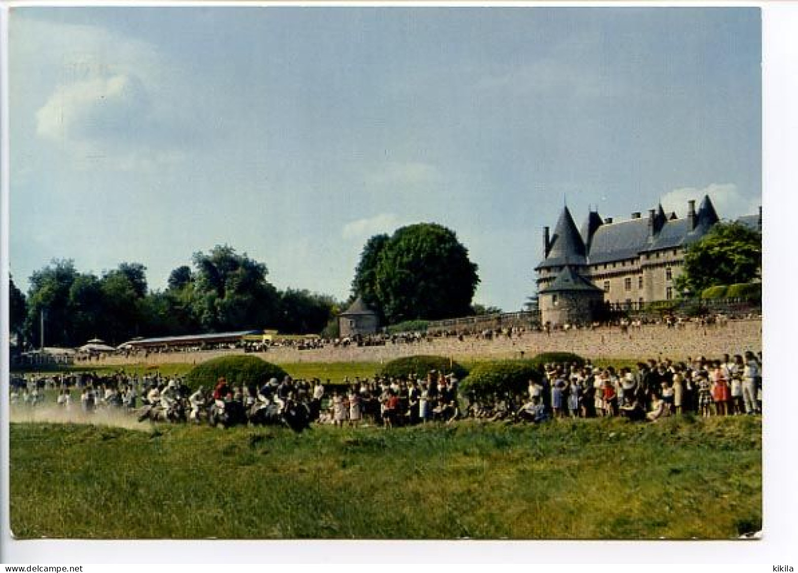 CPSM  10.5 X 15  Corréze  POMPADOUR (XV° - XVI° S.)et Le Champ De Courses  Chevaux En Course - Arnac Pompadour