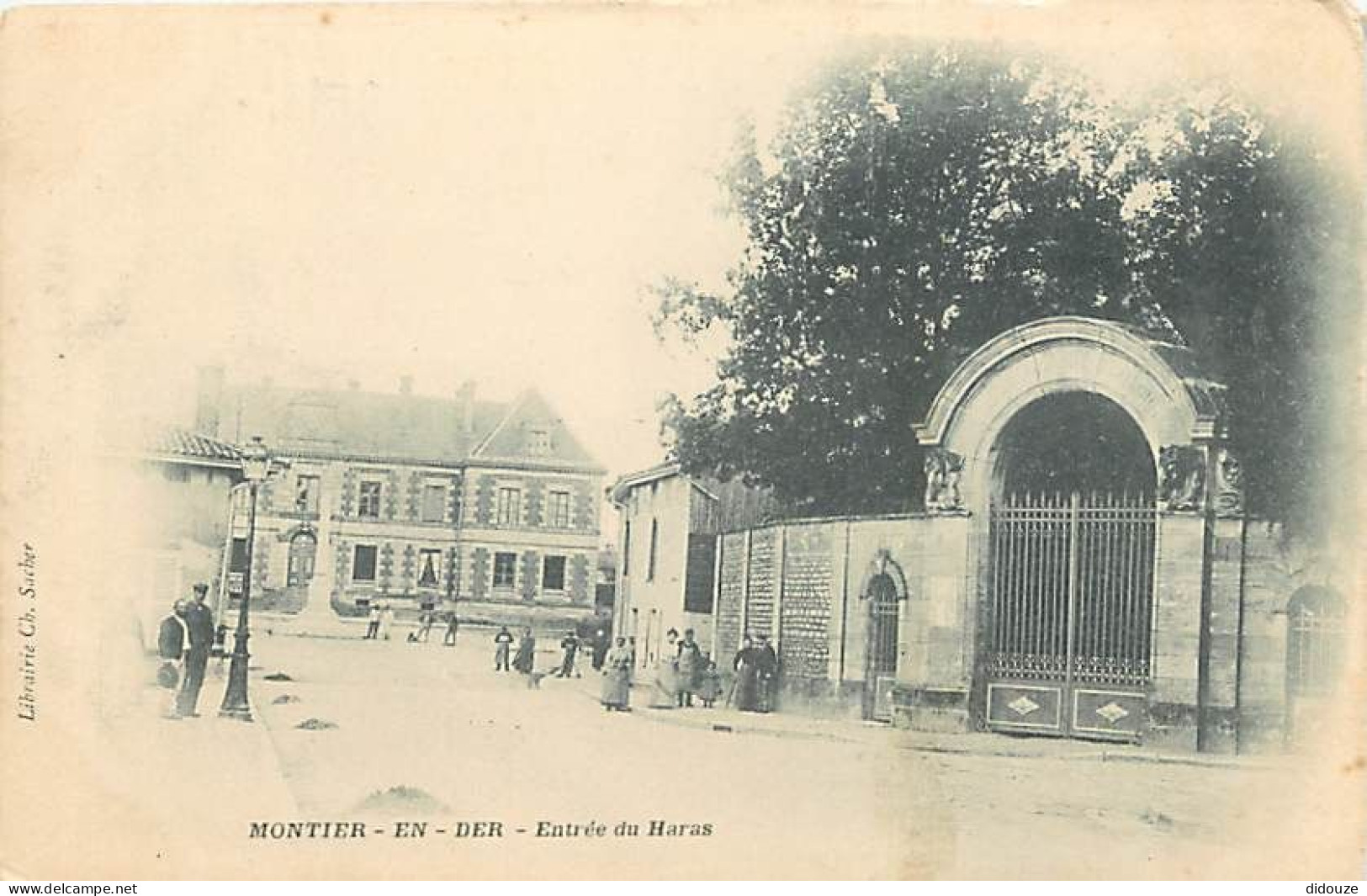 52 - Montier En Der - Entrée Du Haras - Animée - Précurseur - Etat Léger Pli Visible - CPA - Voir Scans Recto-Verso - Montier-en-Der