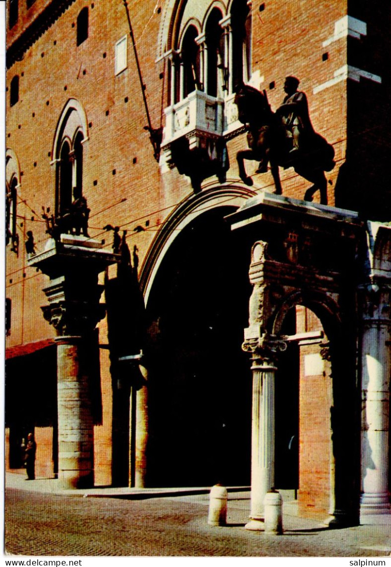 Ferrara, Palazzo Comunale, Statue Dei Duchi Nicolò E Borso D’Este - Viag. 1982 - Ferrara