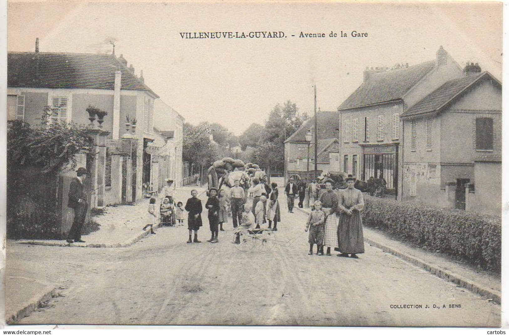 89 VILLENEUVE-la-GUYARD  - Avenue De La Gare (très Animée) - Villeneuve-la-Guyard