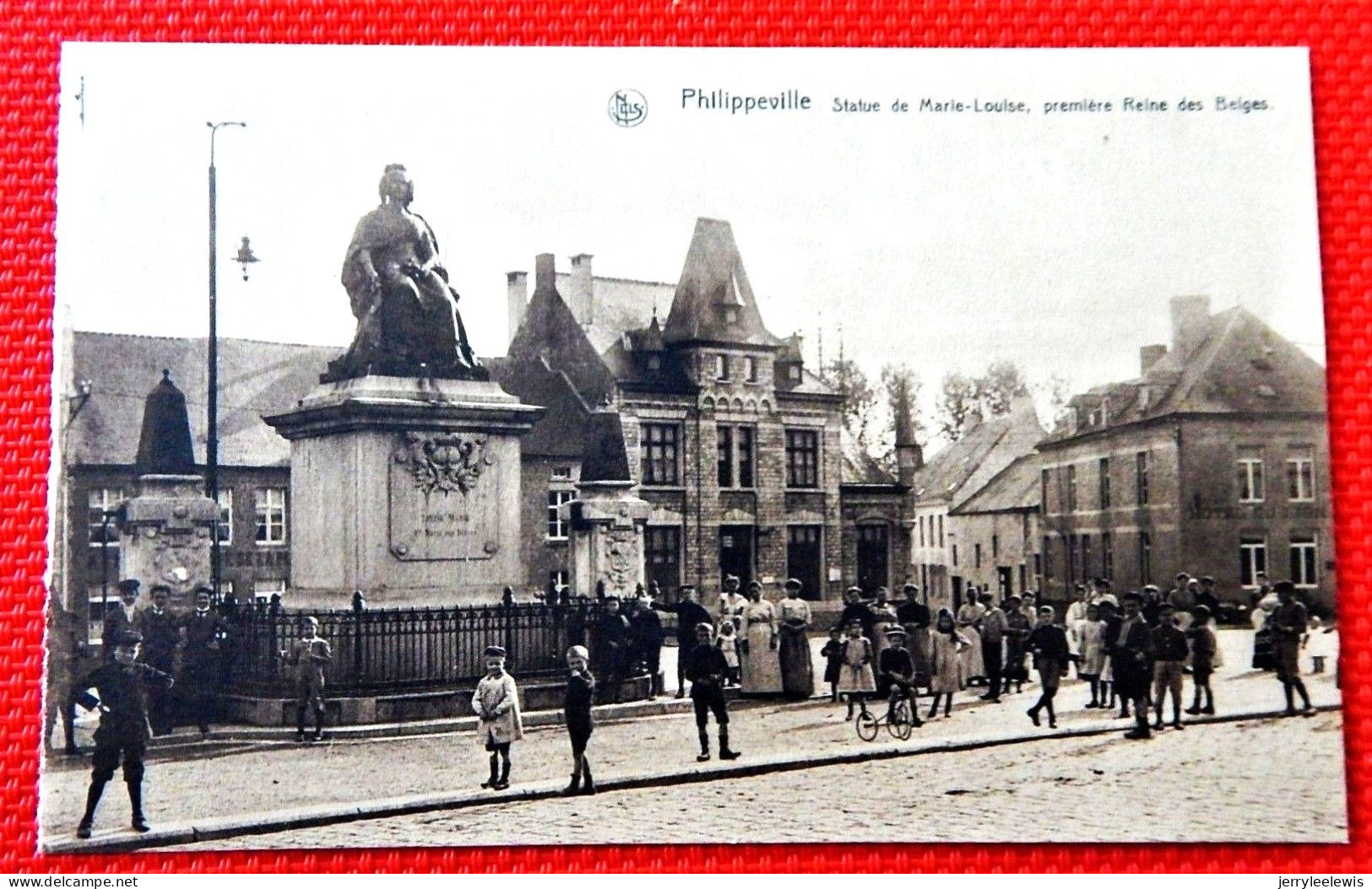 PHILIPPEVILLE  -  Statue De Marie-Louise, Première Reine Des Belges - Philippeville