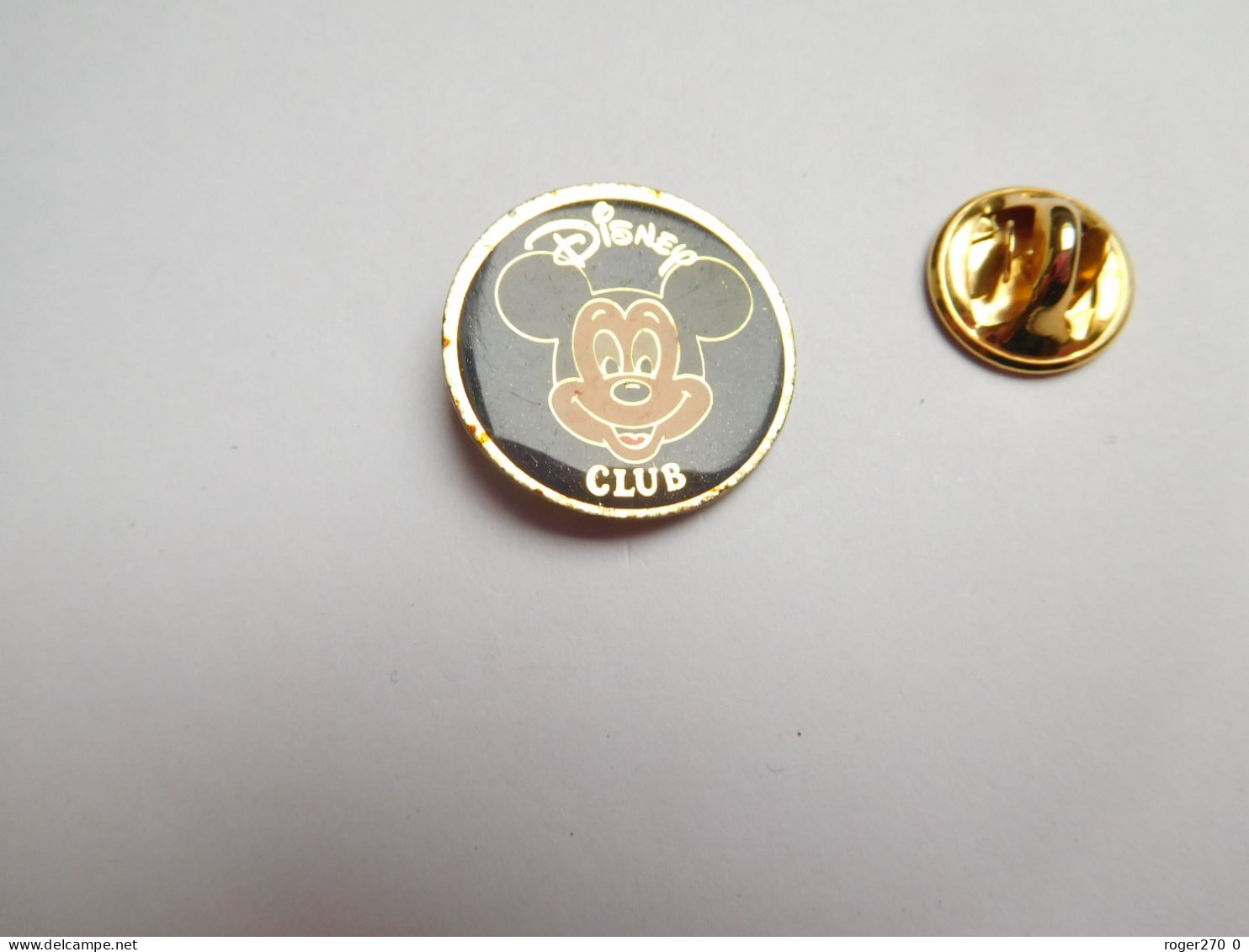 Beau Pin's , Disney , Mickey , Disney Club , Non Signé , Diamètre : 20 Mm - Disney