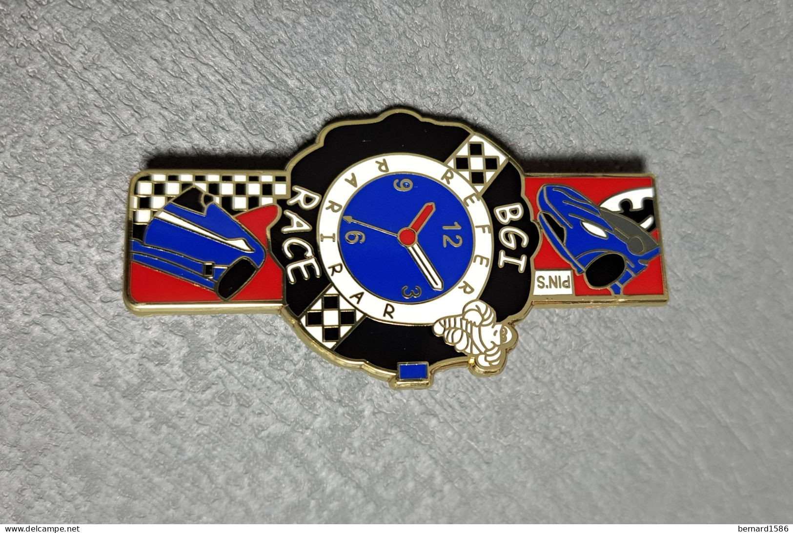 1 PIN'S MONTRE FERRARI RACE BGI - Arthus Bertrand