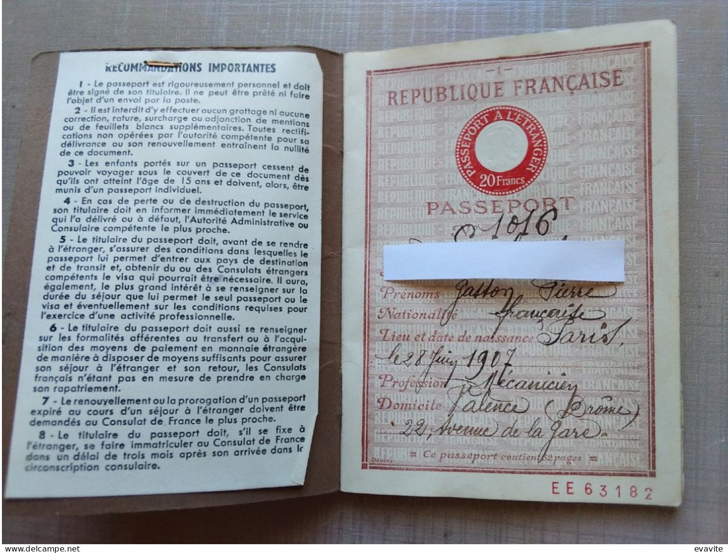 Passeport Délivré En 1937 à VALENCE  (voir Timbres)  Visa Espagne En 1952 - Spartiti