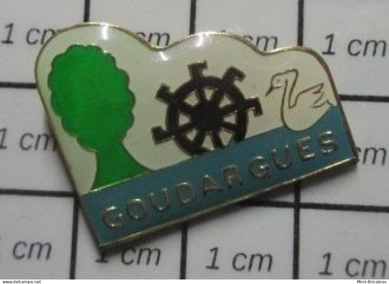 2020 Pin's Pins / Beau Et Rare / VILLES / COUDARGUES CYGNE ARBRE VERT MOULIN - Ciudades