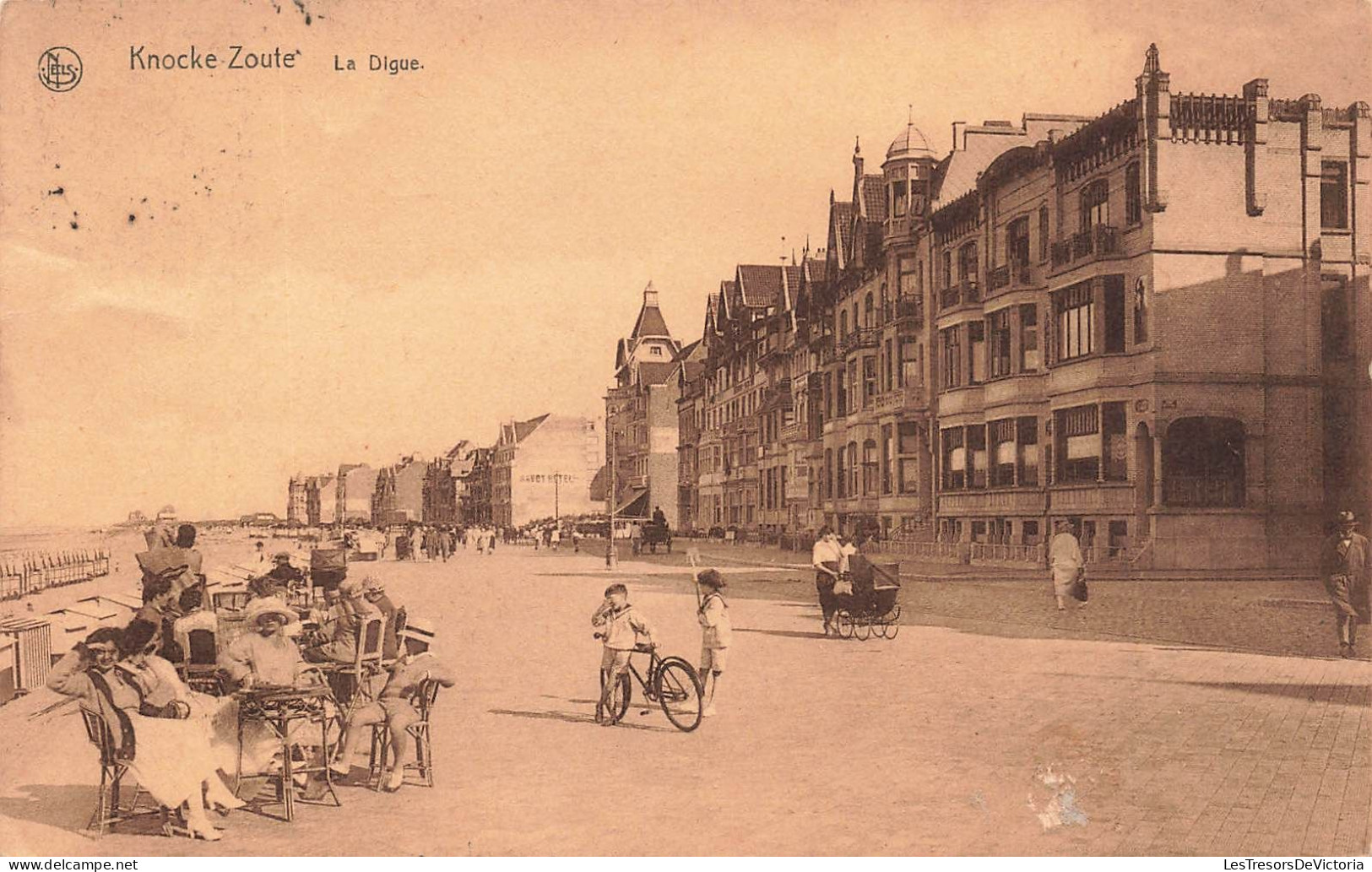BEGLIQUE - Knocke Zoute - Vue Sur La Digue - Vue Panoramique - Animé - Des Bâtiments - Carte Postale Ancienne - Knokke