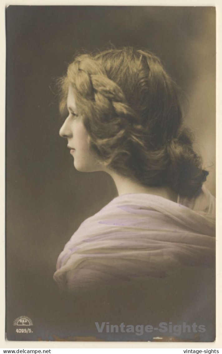 Pretty Blonde Woman With Braided Hair (Vintage RPPC 1910s/1920s) - Mode