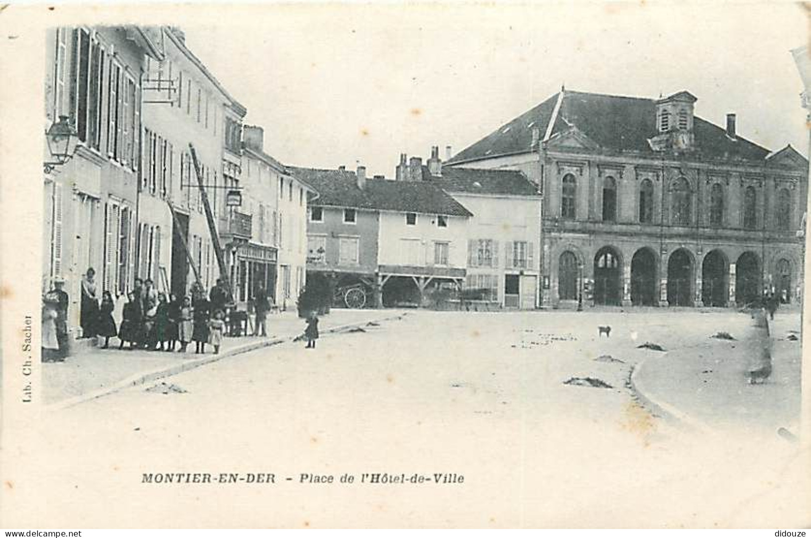 52 - Montier En Der - Place De L'Hotel De Ville - Animée - Précurseur - CPA - Voir Scans Recto-Verso - Montier-en-Der