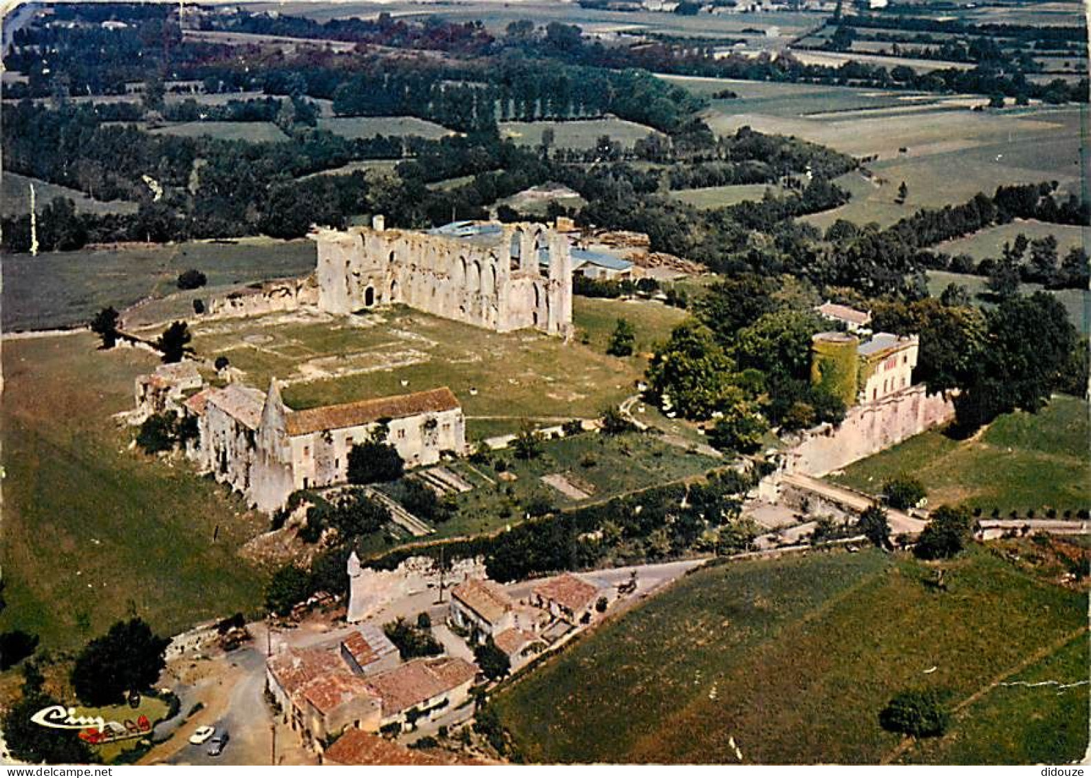 85 - Maillezais - Vue Générale Aérienne - L'Abbaye Saint Pierre - Etat Légères Froissures Visibles - CPM - Voir Scans Re - Maillezais