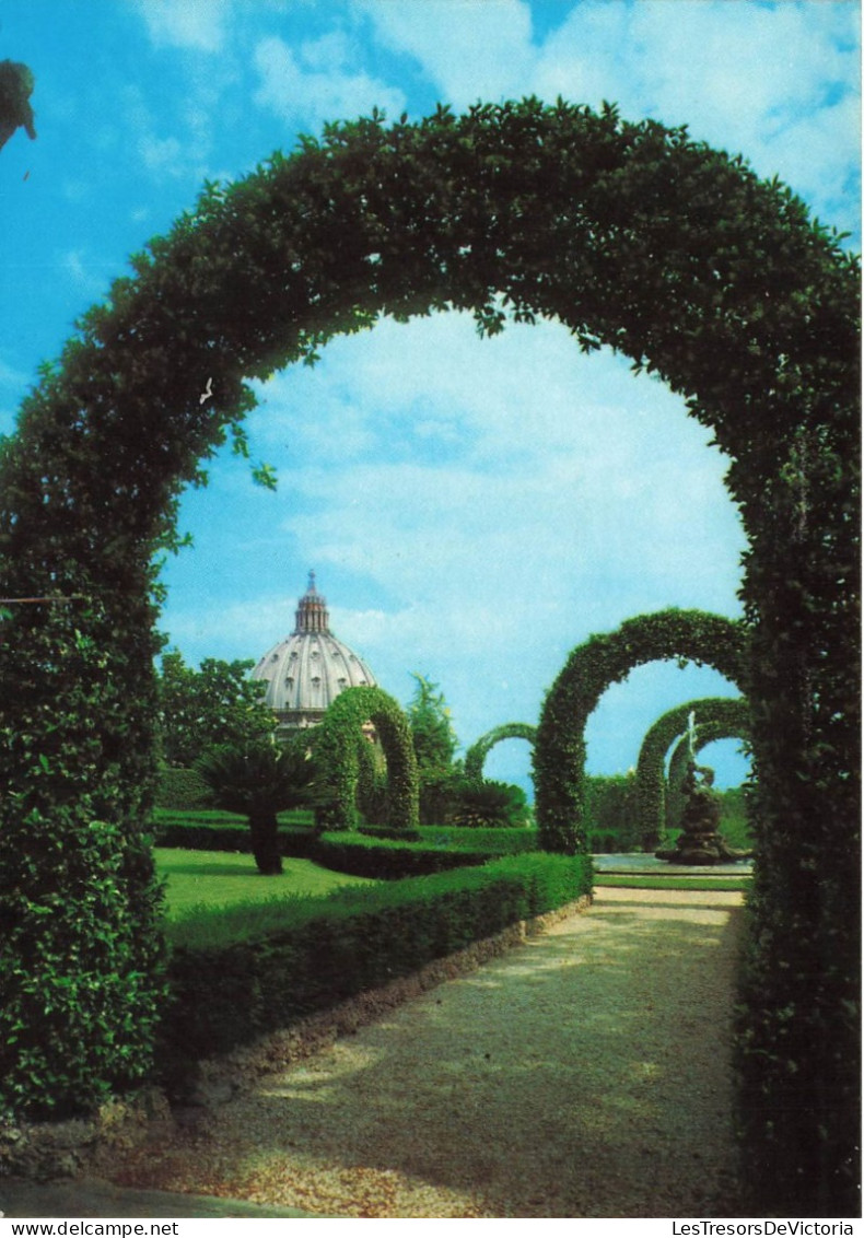 VATICAN - Città Del Vaticano - Coupole De La Basilique De St Pierre Des Jardins Du Vatican - Carte Postale - Vatikanstadt