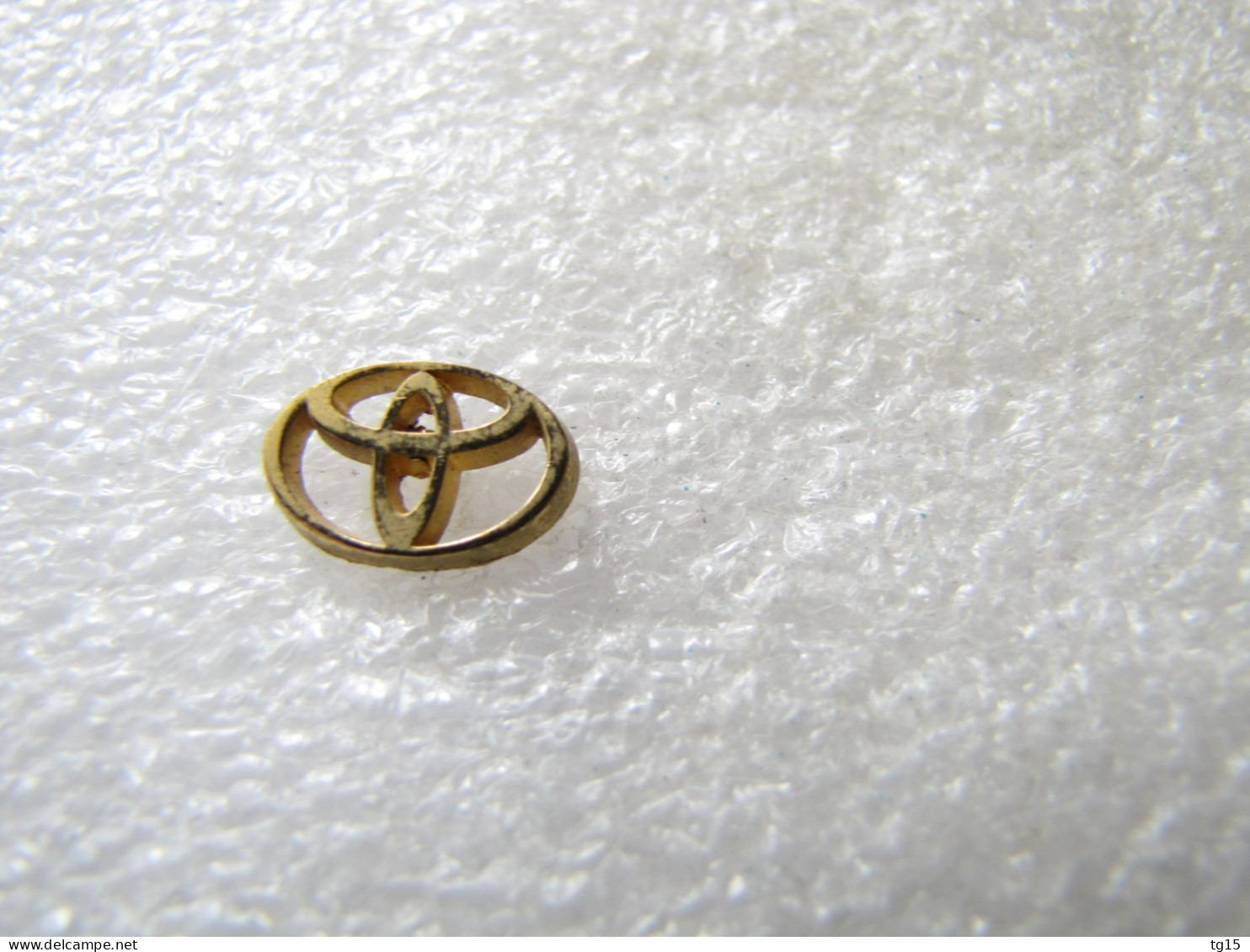 PIN'S    LOGO  TOYOTA - Toyota