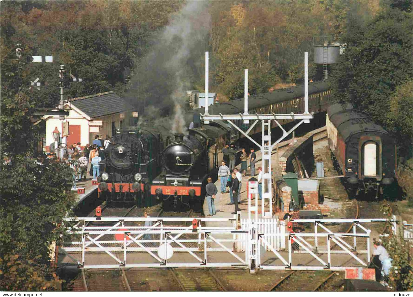 Trains - Gares Avec Trains - USA Transportation Corps 2253 And National Railway - Museum's Q7 901 At Grosmont - CPM - Ca - Stations With Trains