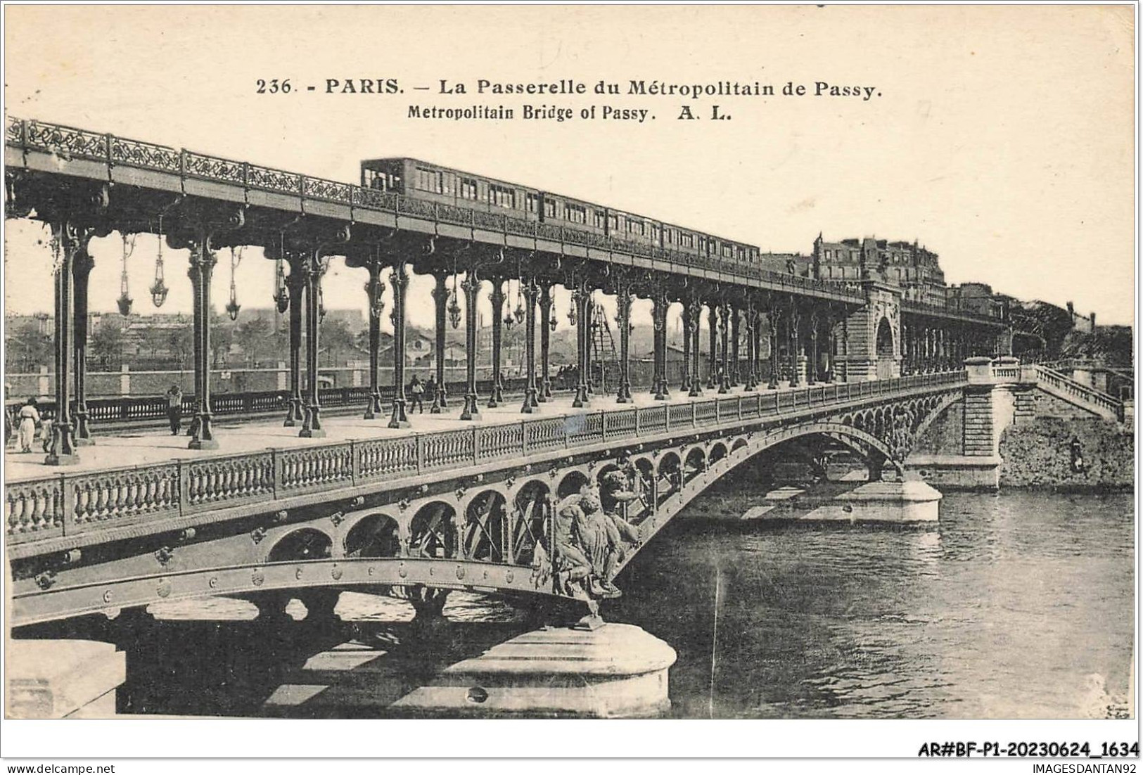 AR#BFP1-75-0817 - PARIS - La Passerelle Du Métropolitain De Passy - Métro - París La Noche