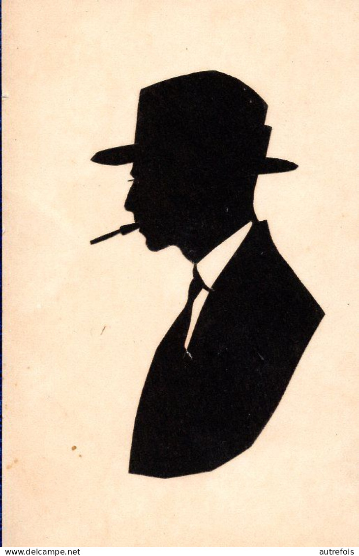 SILHOUETTE OMBRE PORTRAIT HOMMEAVEC SON CHAPEAU    -  COLLAGE SUR CARTON FORMAT CARTE POSTALE ANCIENNE - Scherenschnitt - Silhouette