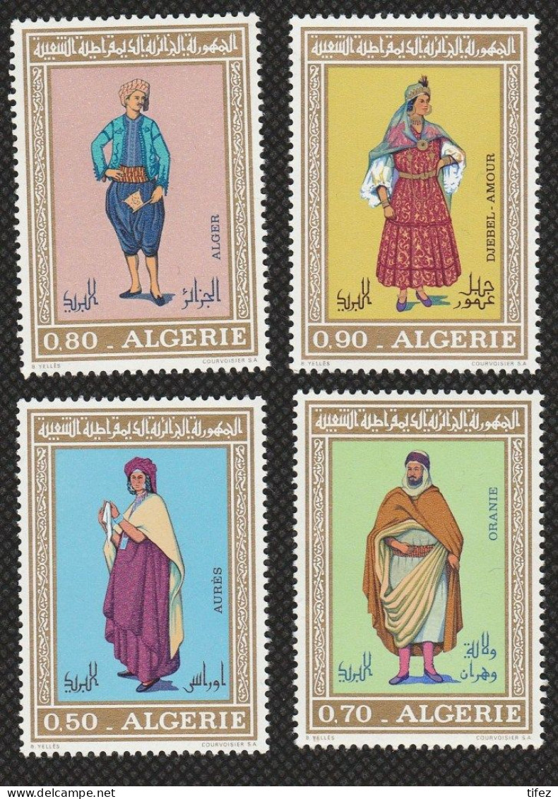 Année 1971-N°538/541 Neufs**MNH : Costumes Traditionnels - Algeria (1962-...)