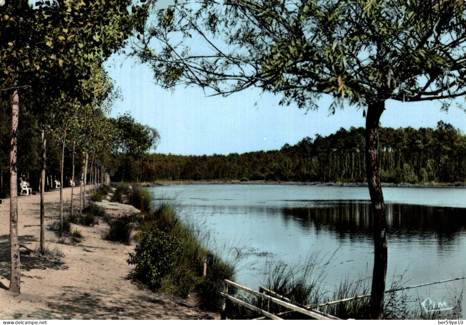 17 MONTENDRE-LES-PINS LE LAC BARON DESQUEYROUX - Montendre