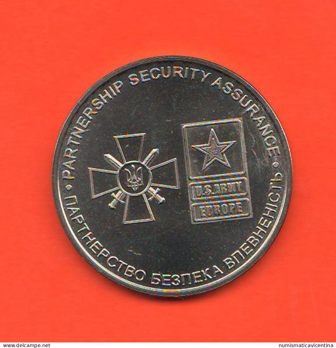 Saber Guardian Rapid Trident 2015 Ukraina Ucraine America Partnership Security Assurance Medal Medaille - Professionnels/De Société