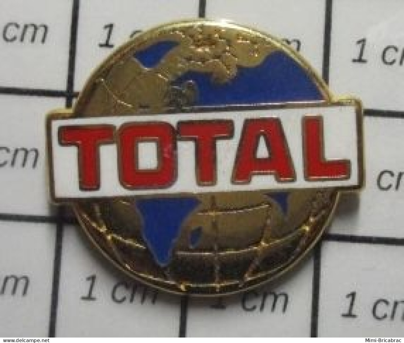 2020  Pin's Pins / Beau Et Rare / CARBURANTS / GLOBE TERRESTRE TOTAL MODELE BLEU Par ARCANE - Carburantes