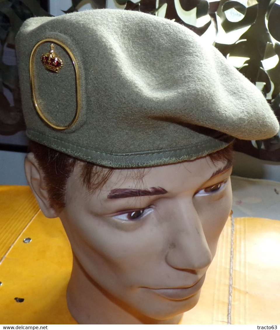 BERET MILITAIRE  DE L'ARMEE ESPAGNOLE  ,TAILLE 55 FABRICATION ESPAGNOLE DE 1986 ELOSEGUI , PURE LAINE , ETAT NEUF VOIR P - Hoeden