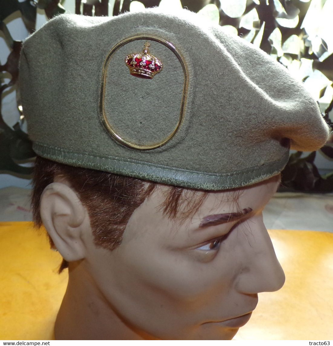 BERET MILITAIRE  DE L'ARMEE ESPAGNOLE  ,TAILLE 55 FABRICATION ESPAGNOLE DE 1986 ELOSEGUI , PURE LAINE , ETAT NEUF VOIR P - Copricapi