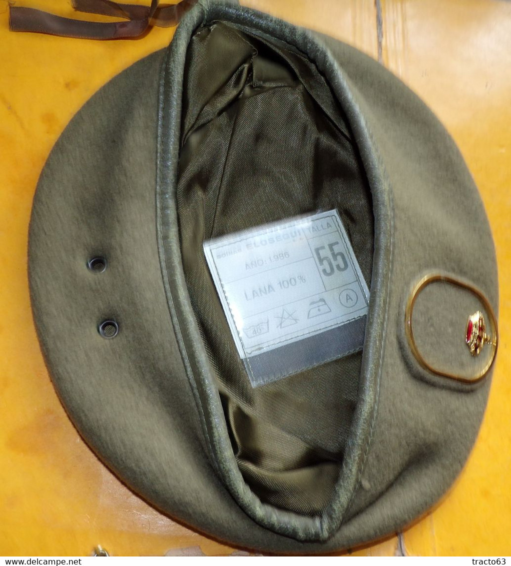 BERET MILITAIRE  DE L'ARMEE ESPAGNOLE  ,TAILLE 55 FABRICATION ESPAGNOLE DE 1986 ELOSEGUI , PURE LAINE , ETAT NEUF VOIR P - Casques & Coiffures