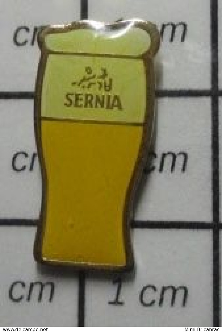 713H Pin's Pins / Beau Et Rare / BIERES / VERRE DE BIERE SERNIA Pas Pierre Le Mr Cinema !! - Beer