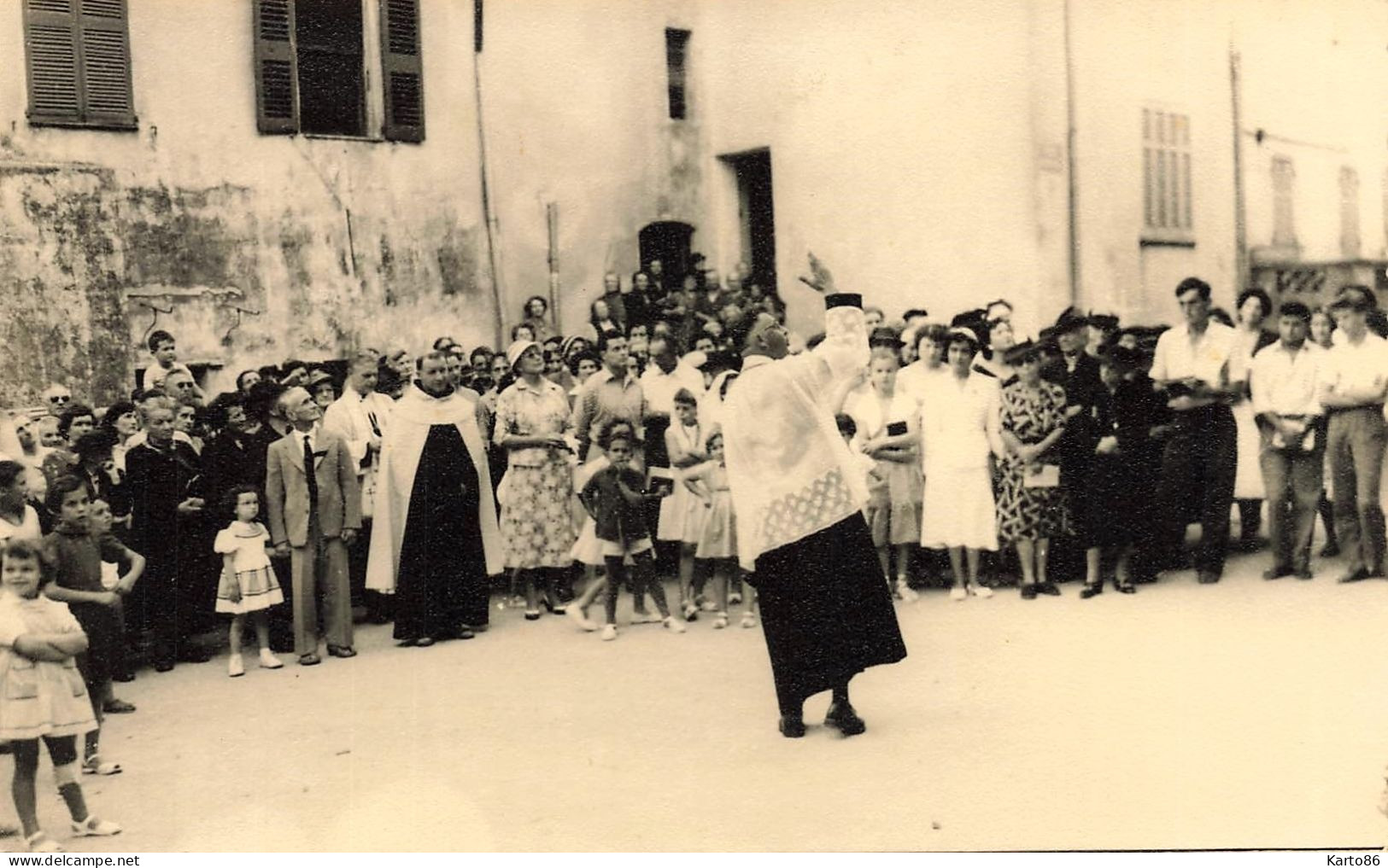 Roquebrune Sur Argens * Mouvement D'éloquence , érection Haut Relief De M. REGIS Au Dessus Portail église Village - Roquebrune-sur-Argens