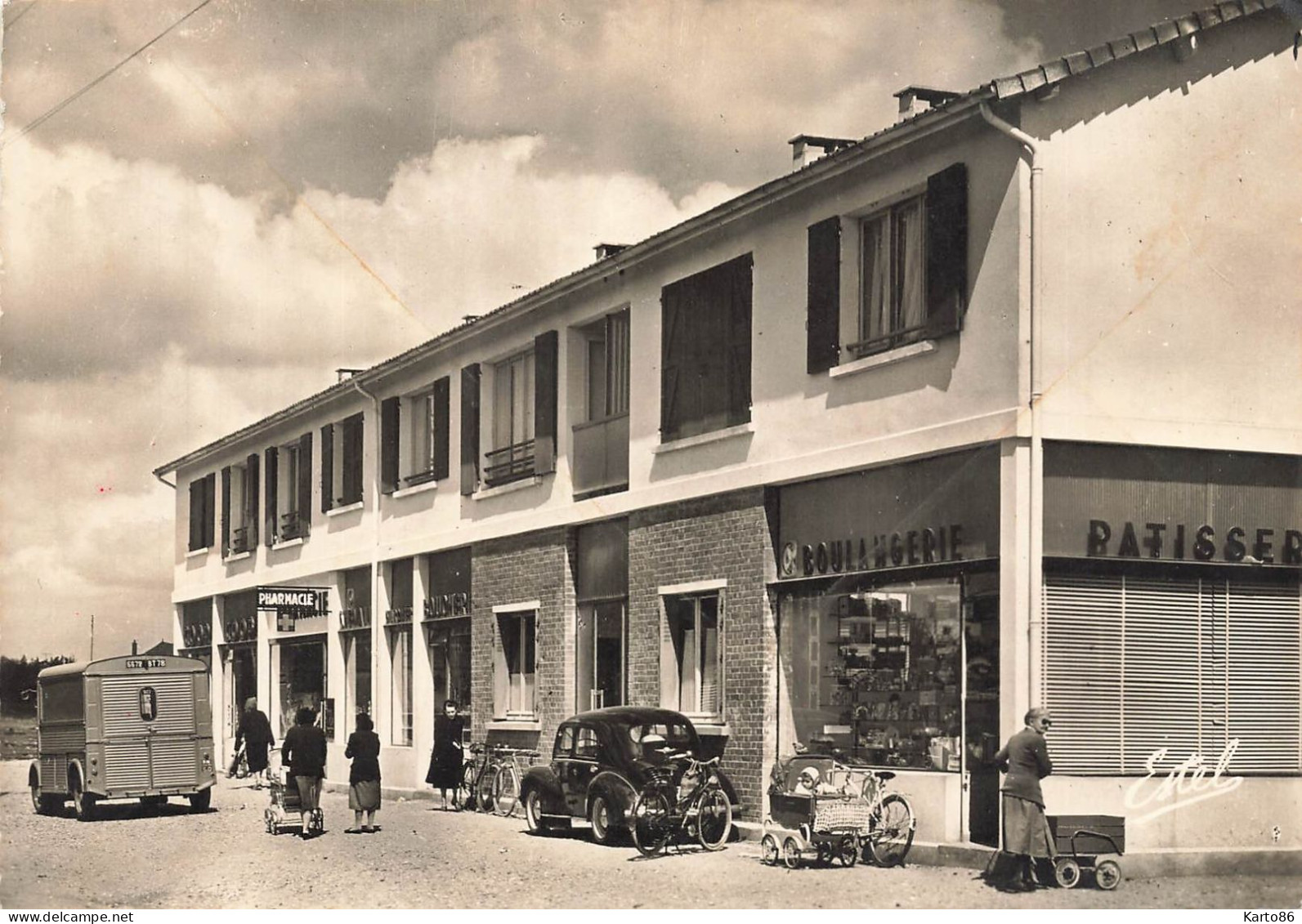 Les Clayes Sous Bois * Groupe Commercial , Rue Jules Ferry * Boulangerie Pâtisserie Pharmacie * Automobile Renault 4cv - Les Clayes Sous Bois