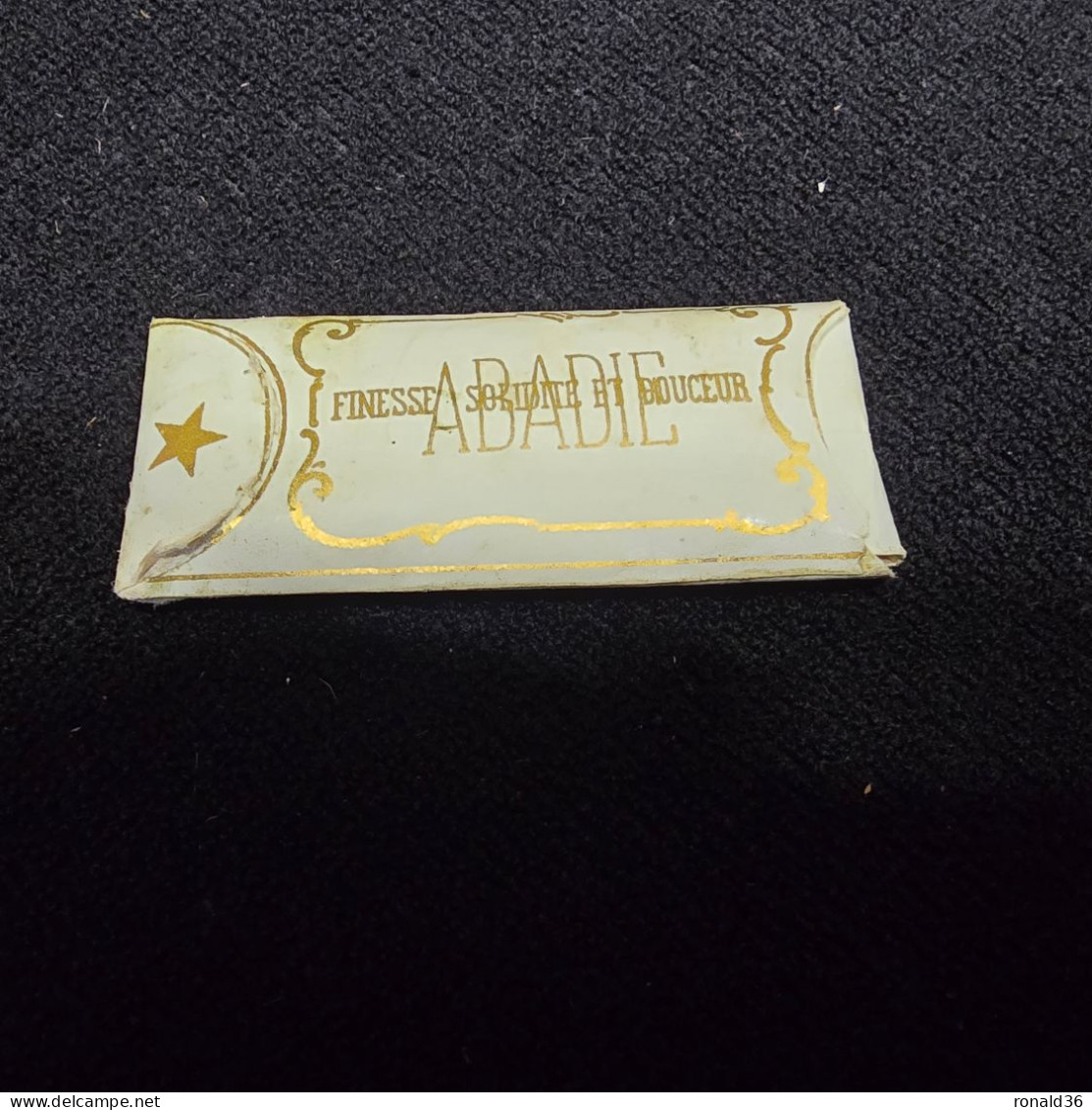 1 Pochette Papier A Cigarette Tabac Fumerie PARIS Pour TUBES ABADIE Paquets De Feuilles A BOUT DE LIEGE Cahier - Other & Unclassified