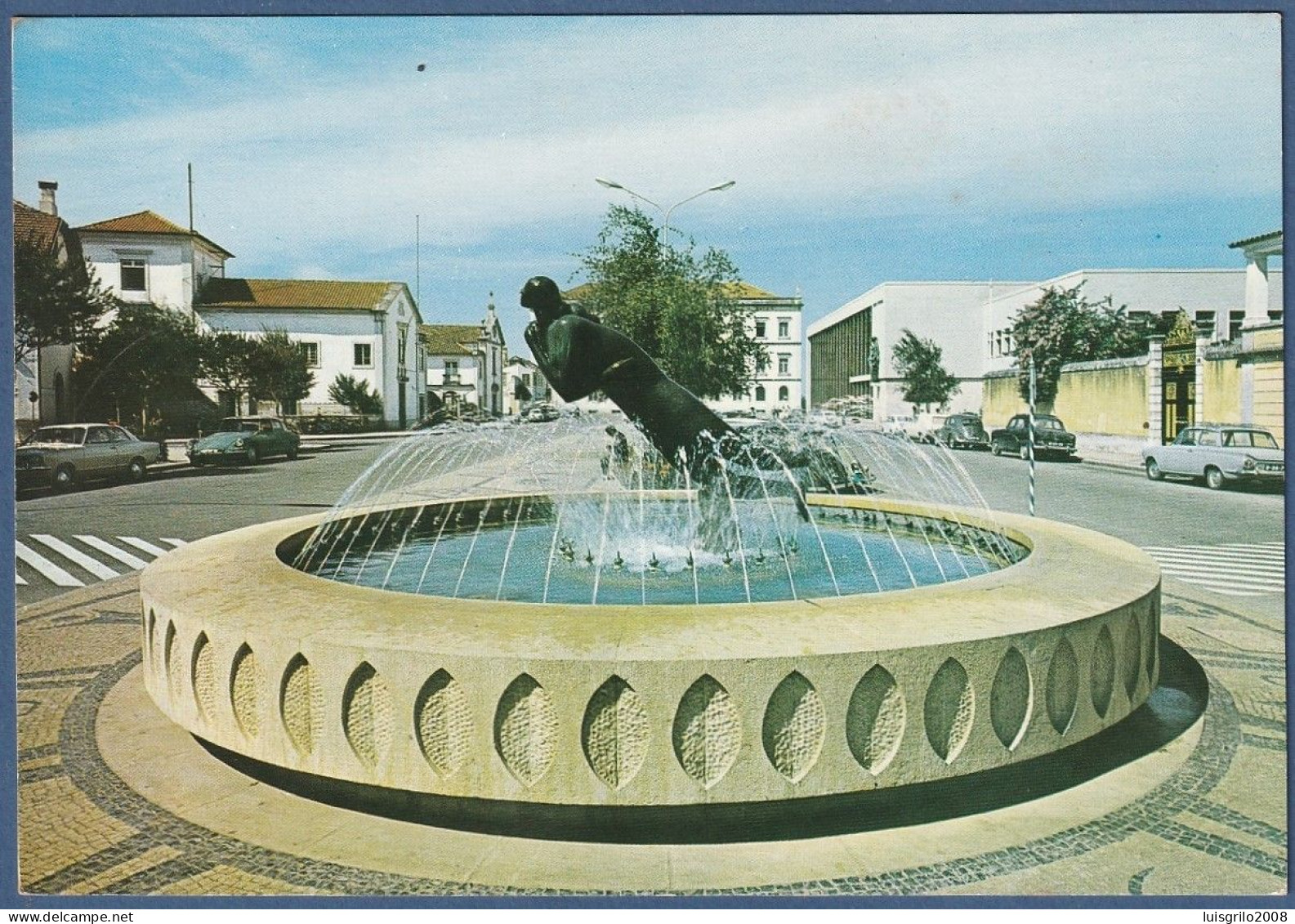 Aveiro - Fonte Luminosa Na Praça Marquês De Pombal - Aveiro