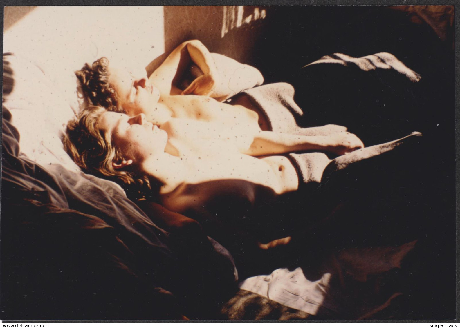 Jolie Photo Amateur (involontairement?) Artistique, Femmes Nues Seins Yeux Fermés Sieste Sommeil Onirisme 12,9x8,9cm - Unclassified