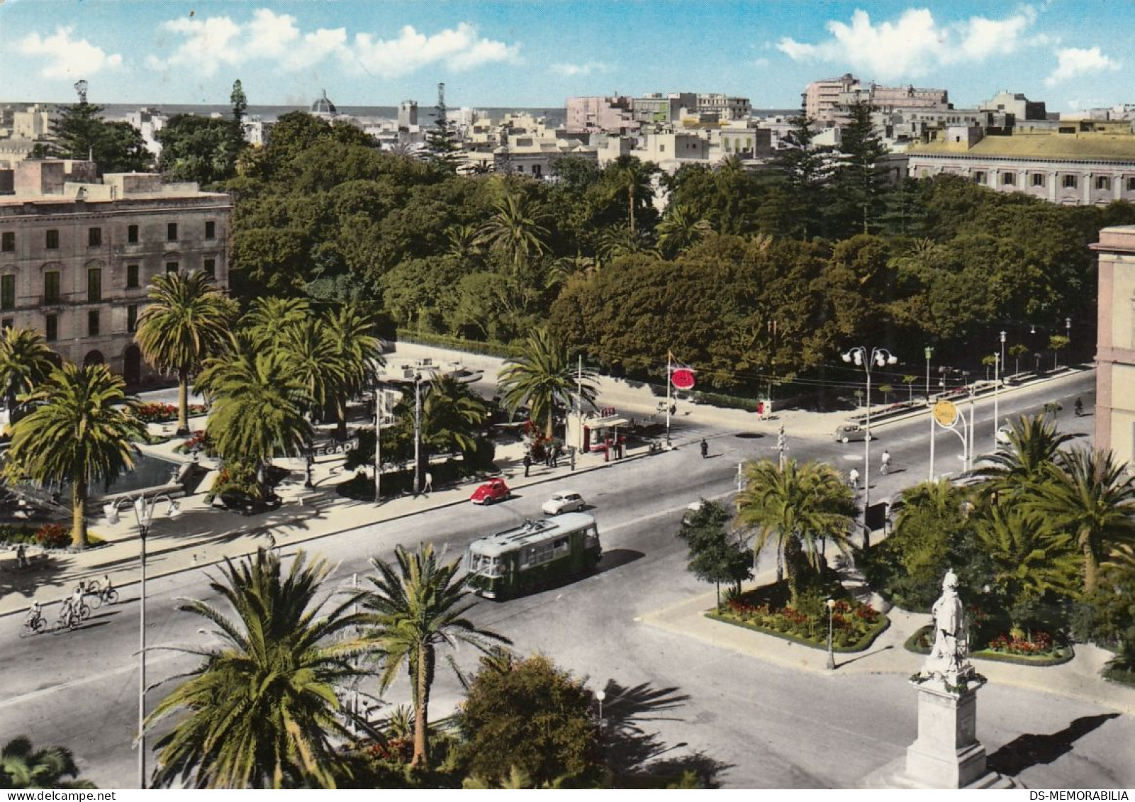 Trapani - Piazza Vittorio Emanuele , Distributore ESSO , Filobus 1962 - Trapani