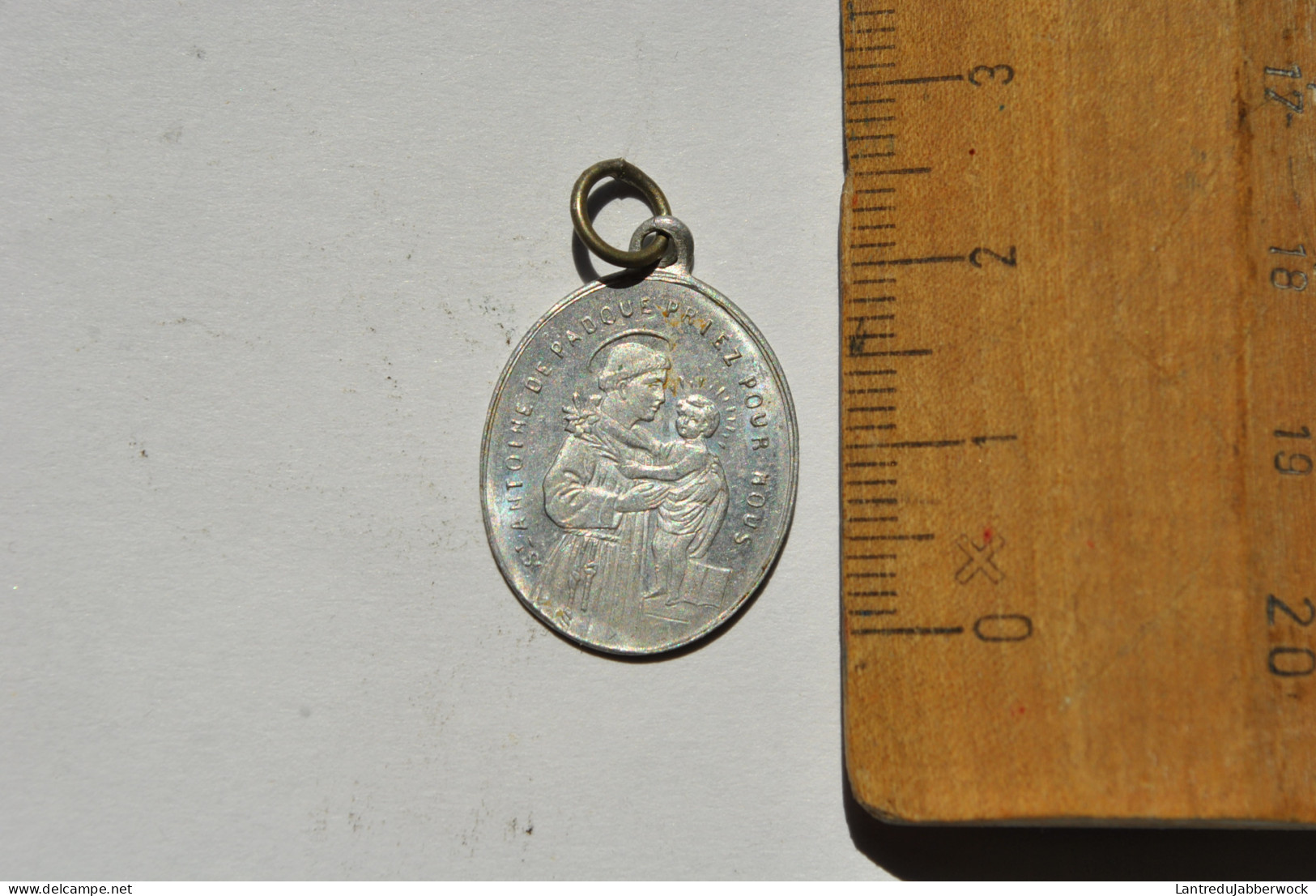 Ancienne Petite Médaille ND Notre Dame De La Marlière Priez Pour Nous St Antoine De Padoue Pendentif Aluminium Souvenir - Religion & Esotérisme