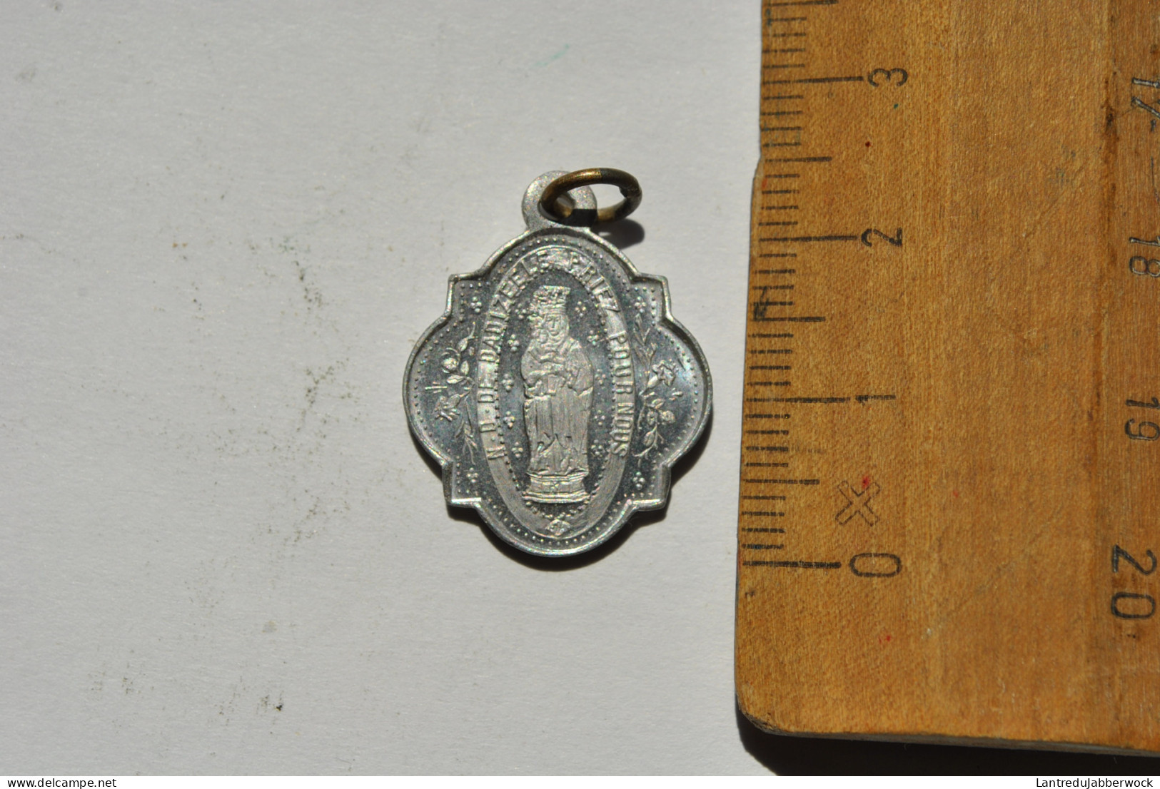 Ancienne Petite Médaille ND Notre Dame De La Dadizeele Priez Pour Nous Basilique Pendentif Aluminium Souvenir - Religion & Esotérisme
