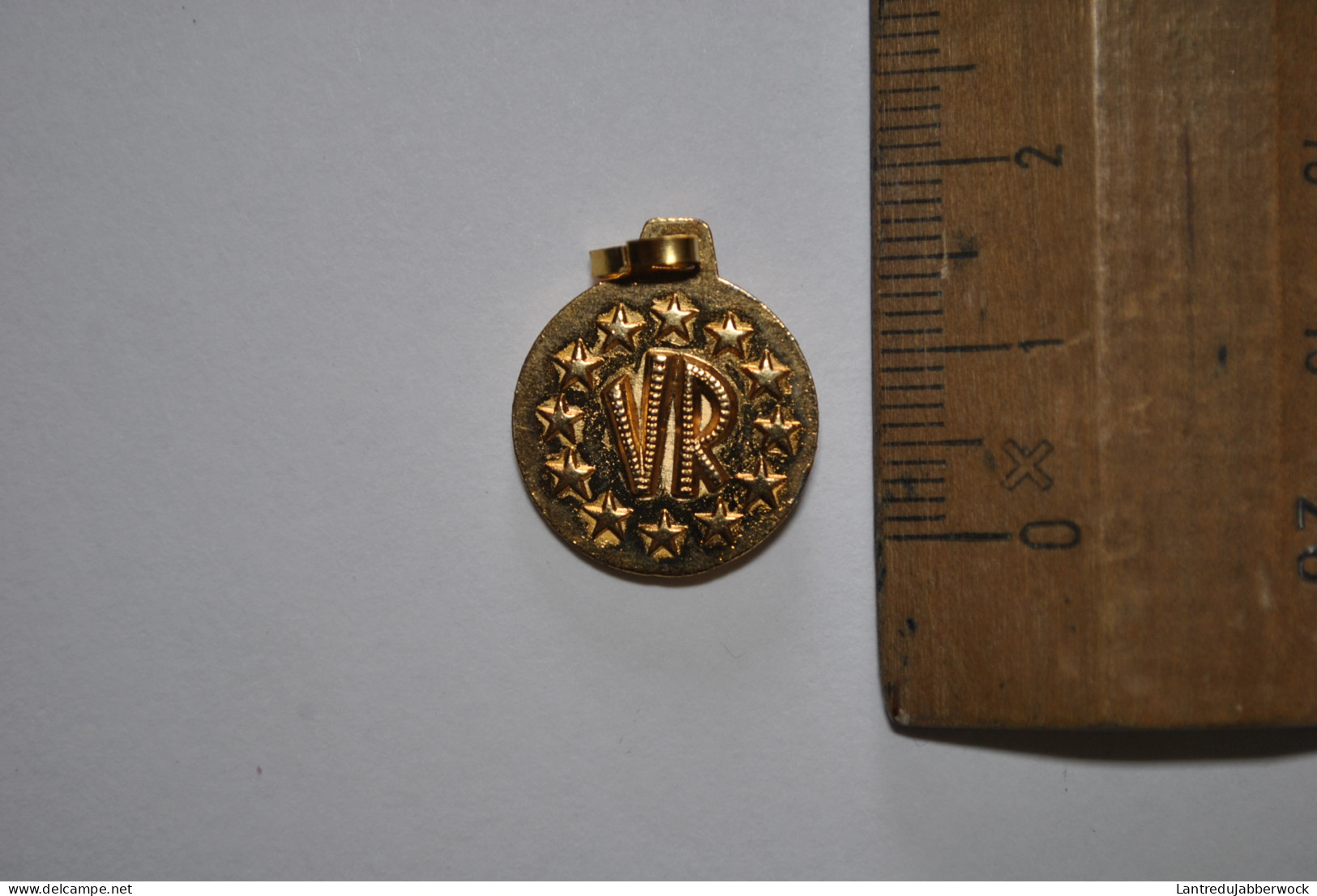 Petite Médaille Dorée Et Sa Prière Vierge-Reine Et Notre Dame De Beauraing ND Coeur Immaculé Pendentif Souvenir - Religion & Esotérisme