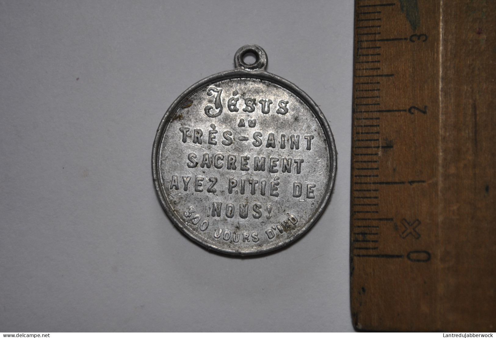 Ancienne Médaille Jésus Au Très-Saint Sacrement Ayez Pitié De Nous 300 Jours D'ind Pendentif Aluminium Alu Souvenir - Godsdienst & Esoterisme