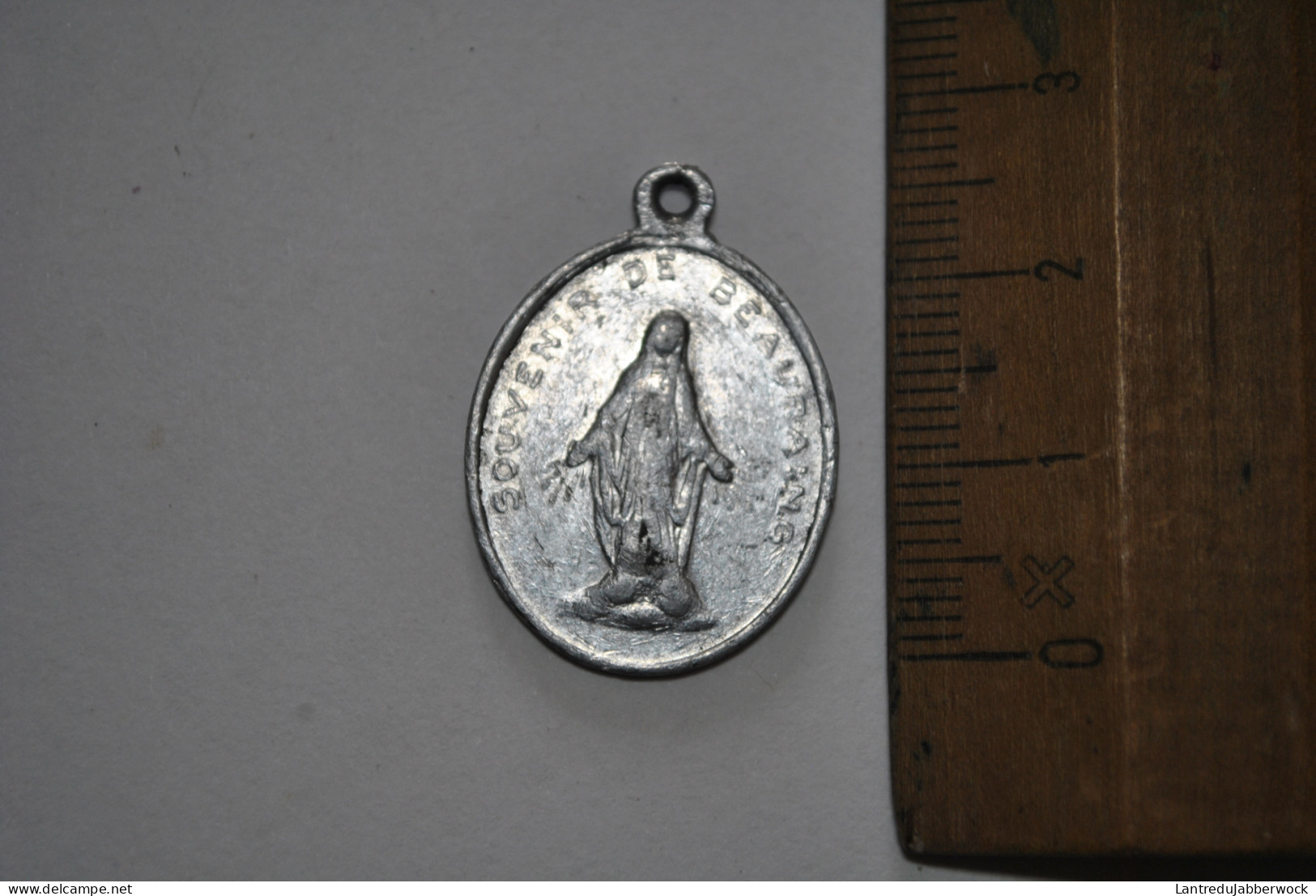 Ancienne Médaille ND Notre Dame De Beauraing Priez Pour Nous Pendentif Aluminium Alu Souvenir - Godsdienst & Esoterisme