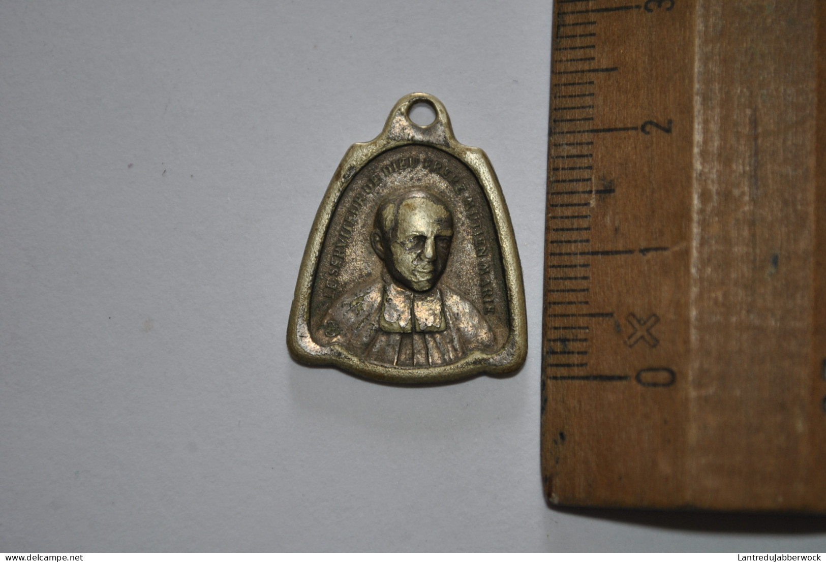 Ancienne Médaille Le Serviteur De Dieu Frère Mutien Marie Malonne Pendentif Aluminium Alu Souvenir - Godsdienst & Esoterisme