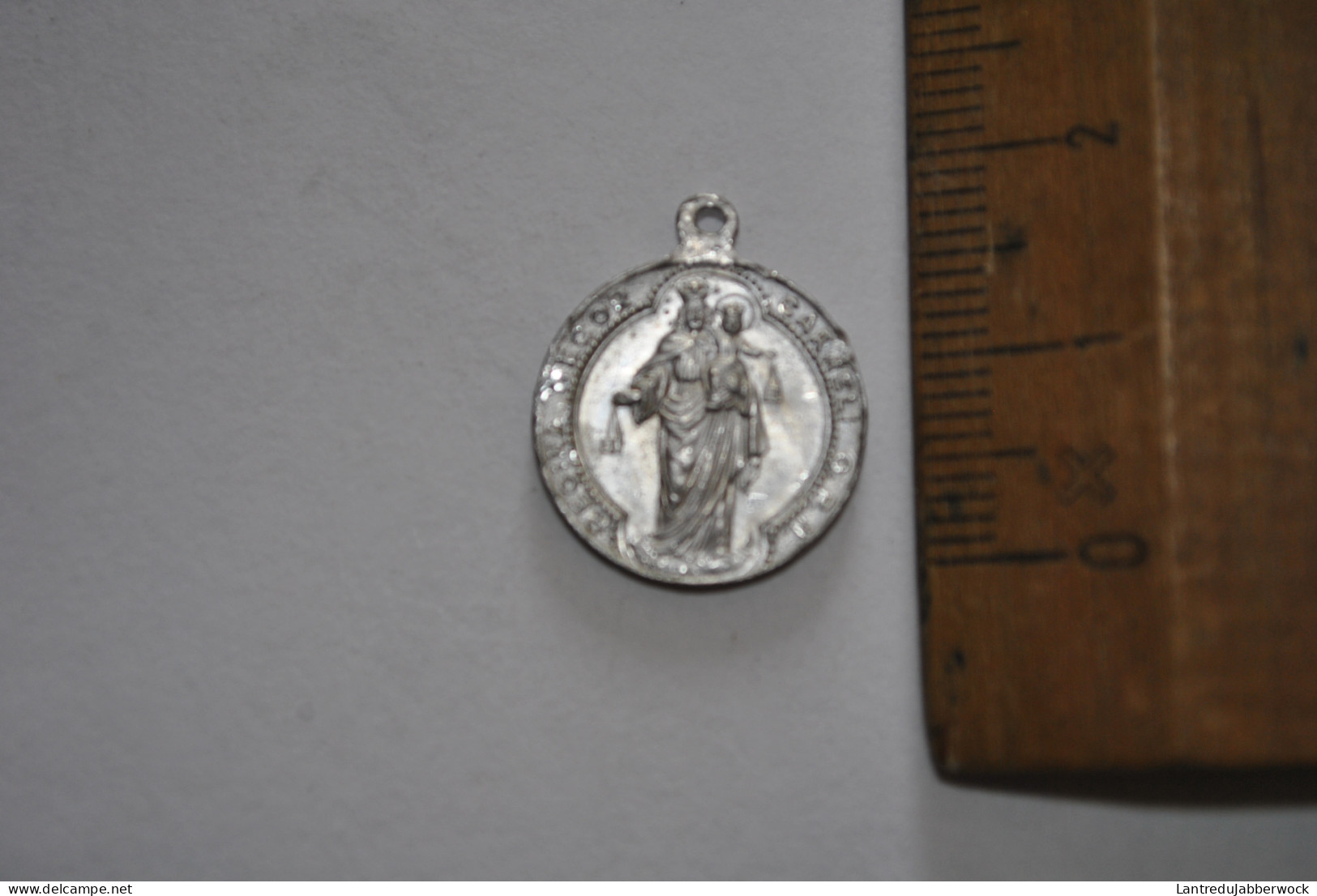 Ancienne Médaille Cor Jésu Régina DECOR Carmeli O.P.N. Jésus Christ Vierge Marie à L'enfant Pendentif Aluminium Souvenir - Godsdienst & Esoterisme