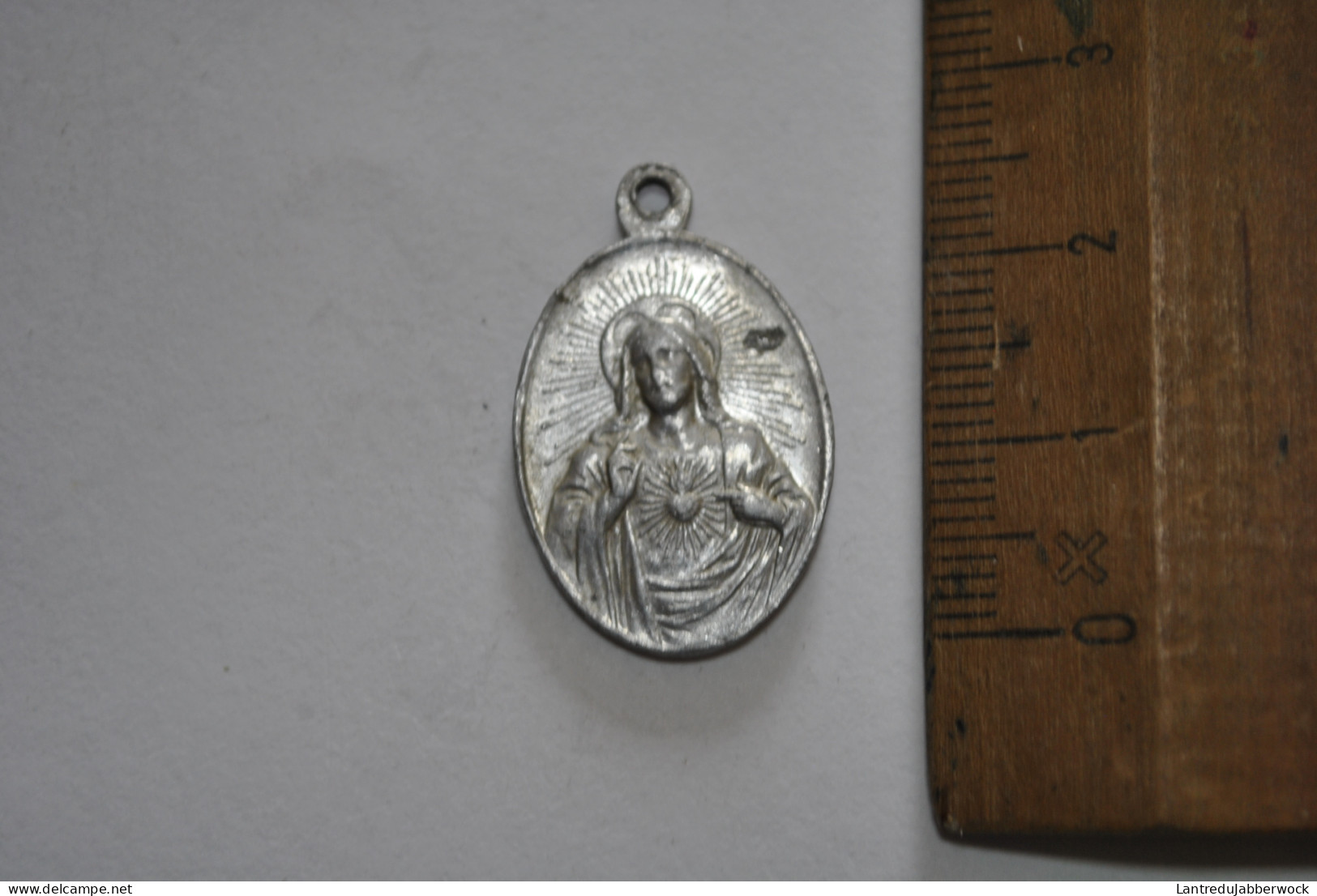 Ancienne Médaille Je Suis La Vierge Des Pauvres Banneux Jésus Chris Sacré Coeur Marie Pendentif Aluminium Alu Souvenir - Godsdienst & Esoterisme