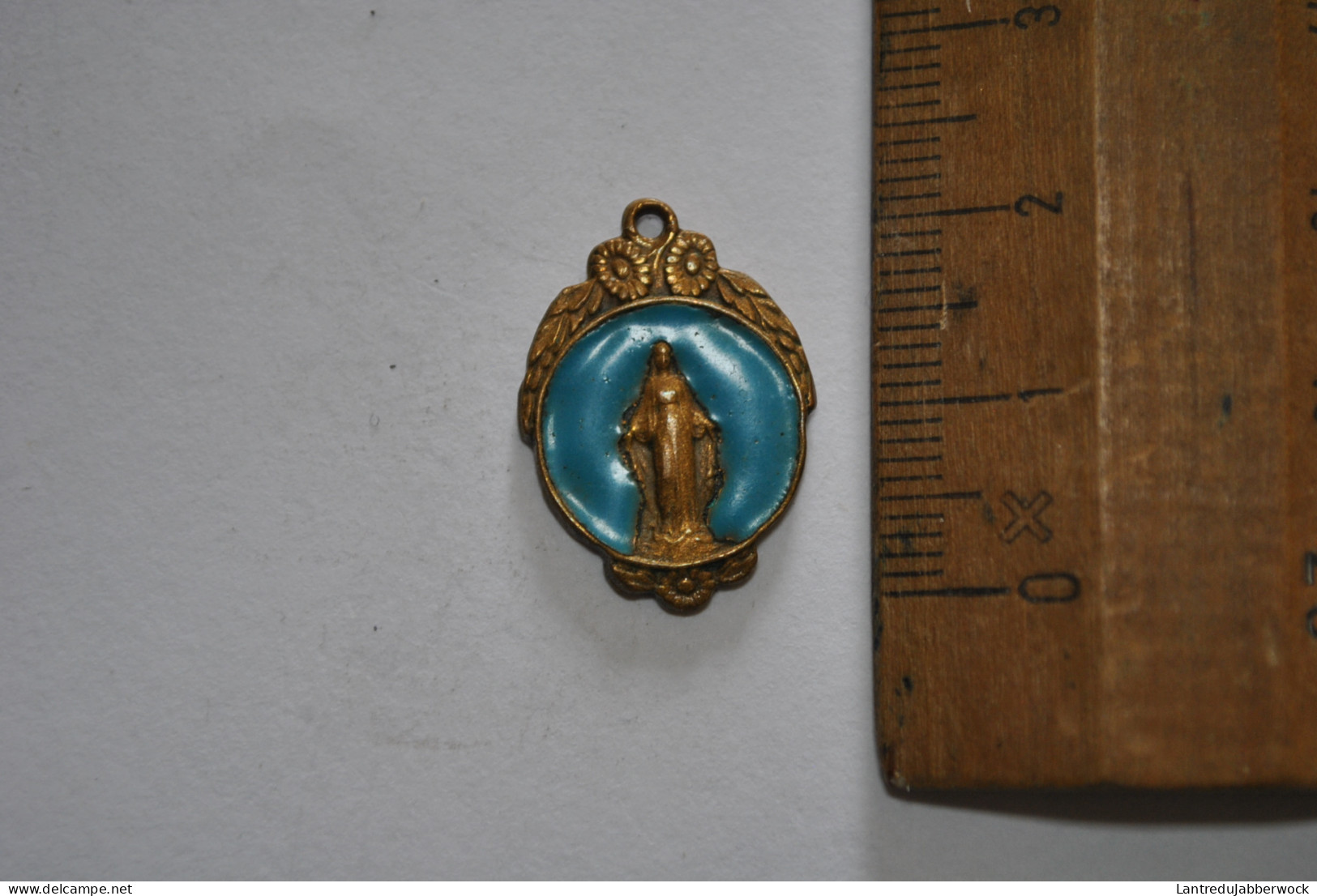 Ancienne Médaille Dorée Et émaillée Notre Dame De Lourdes ? Sainte Marie Email Pendentif Souvenir - Religion & Esotericism